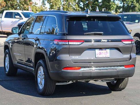New 2025 Jeep Grand Cherokee Laredo image 2