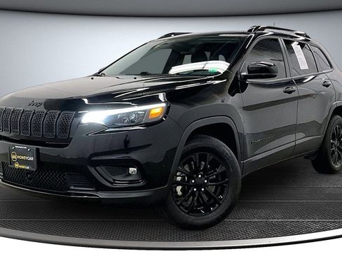 Used 2023 Jeep Cherokee Altitude Lux AWD/4WD image 3