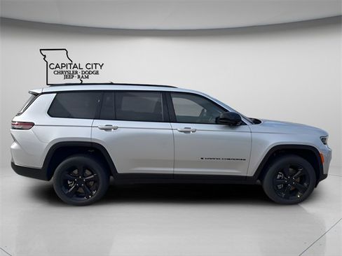 New 2025 Jeep Grand Cherokee L Limited image 9