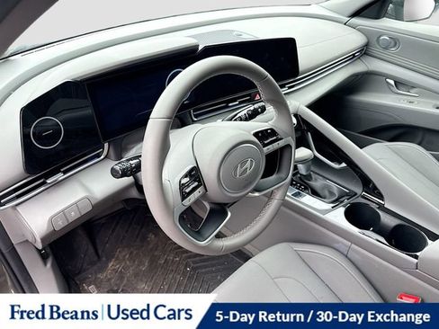 Used 2024 Hyundai Elantra SEL w/ Convenience Package image 10
