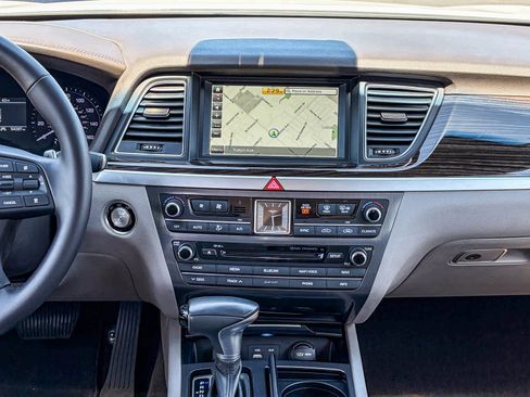 Used 2018 Genesis G80 3.8 RWD image 12