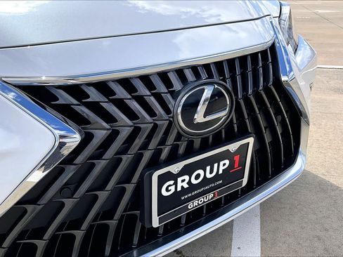 Used 2024 Lexus ES 300h w/ Premium Package image 30