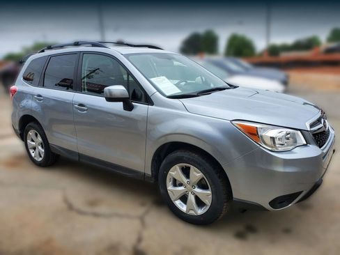 Used 2016 Subaru Forester 2.5i Premium w/ All-Weather Package AWD/4WD image 8