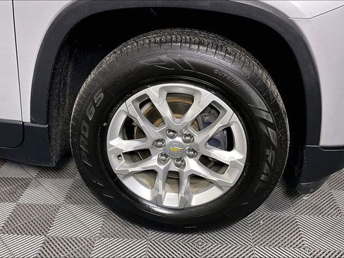 Used 2020 Chevrolet Traverse LS FWD image 10