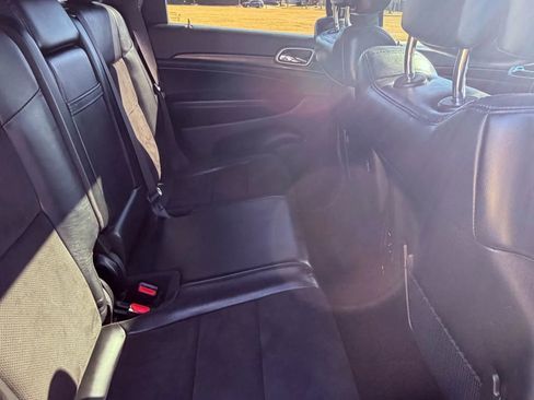 Used 2020 Jeep Grand Cherokee Altitude image 16