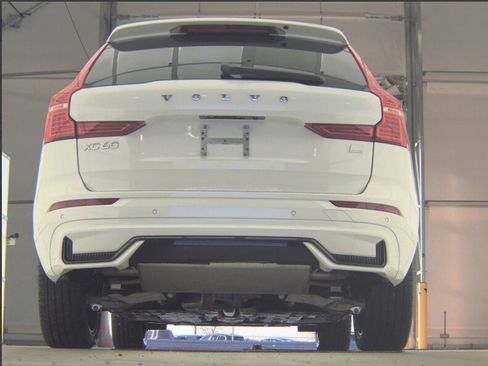 Certified 2024 Volvo XC60 T8 Plus w/ Protection Package Premier AWD/4WD image 17