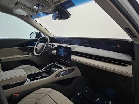 Used 2024 Lincoln Nautilus Reserve image 13