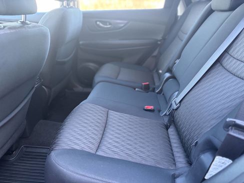 Used 2017 Nissan Rogue SV image 15