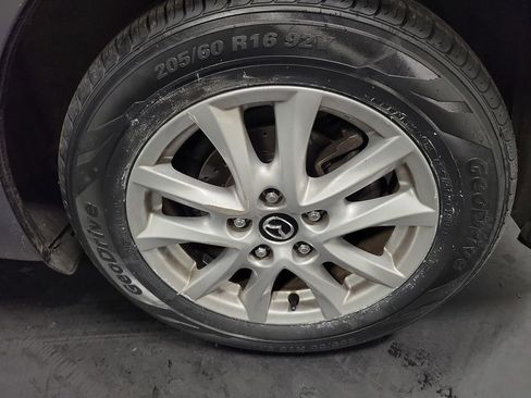 Used 2018 MAZDA MAZDA3 Sport w/ Preferred Equipment Package image 11