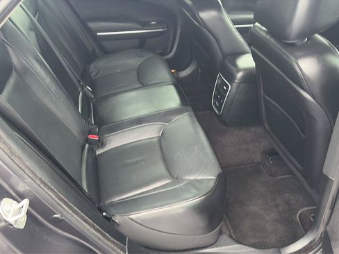 Used 2017 Chrysler 300 C RWD image 17
