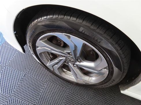 Used 2018 Honda Accord EX image 6