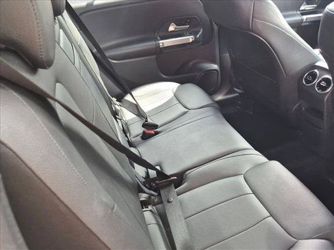 Used 2022 Mercedes-Benz GLB 250 image 19
