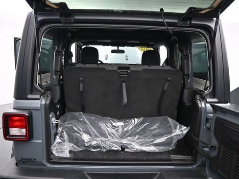 Used 2025 Jeep Wrangler Sport AWD/4WD image 19