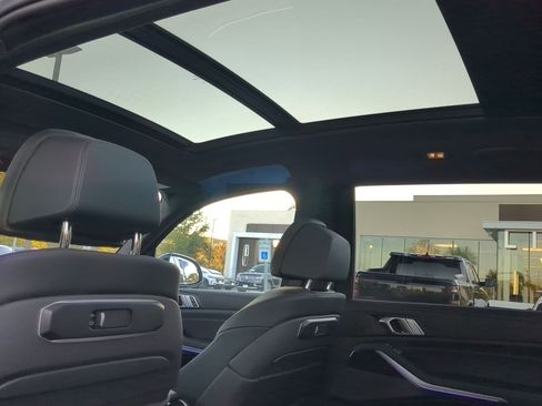 Used 2025 BMW X7 xDrive40i w/ M Sport Package image 21