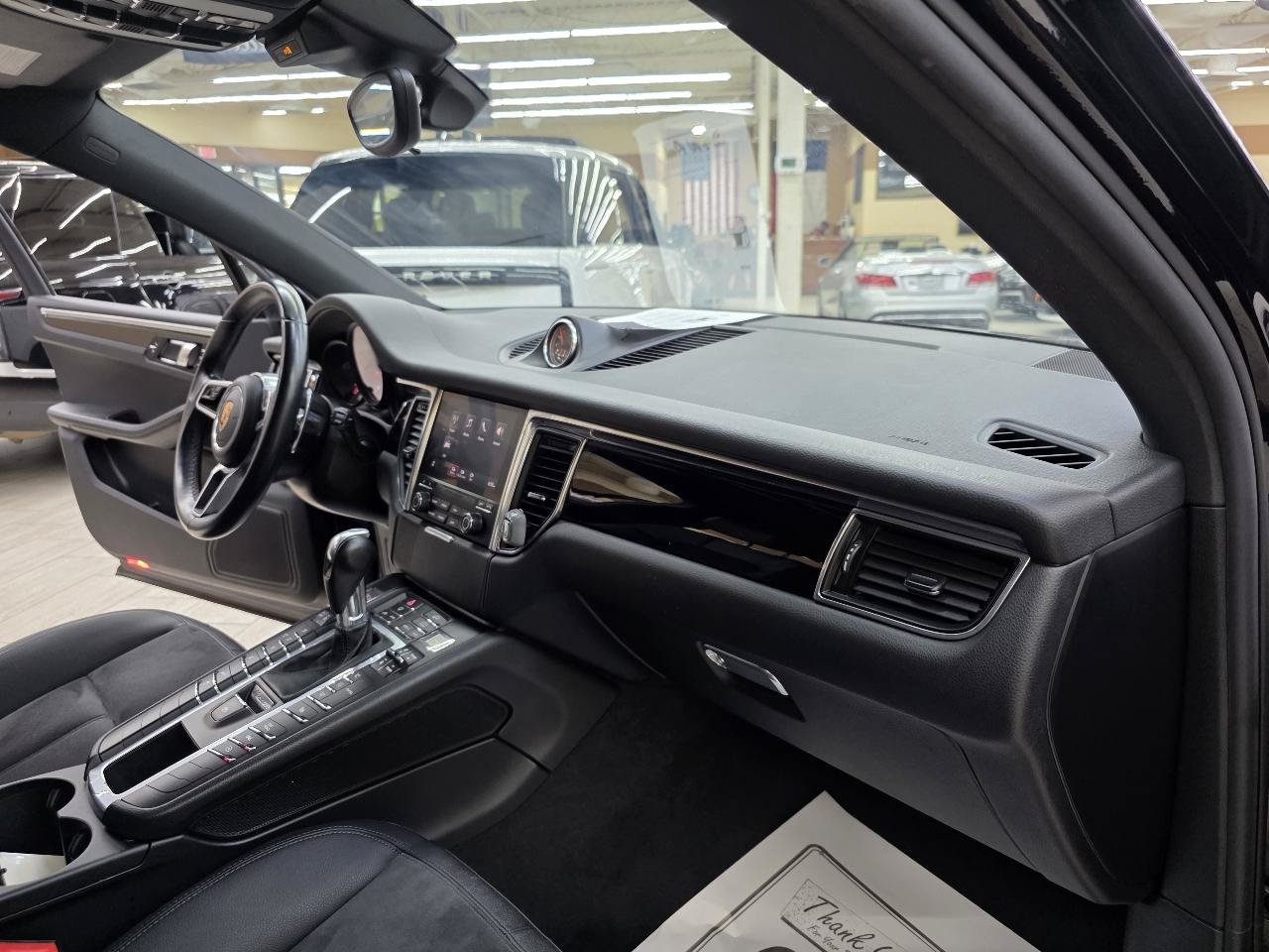 Used 2018 Porsche Macan AWD/4WD image 22