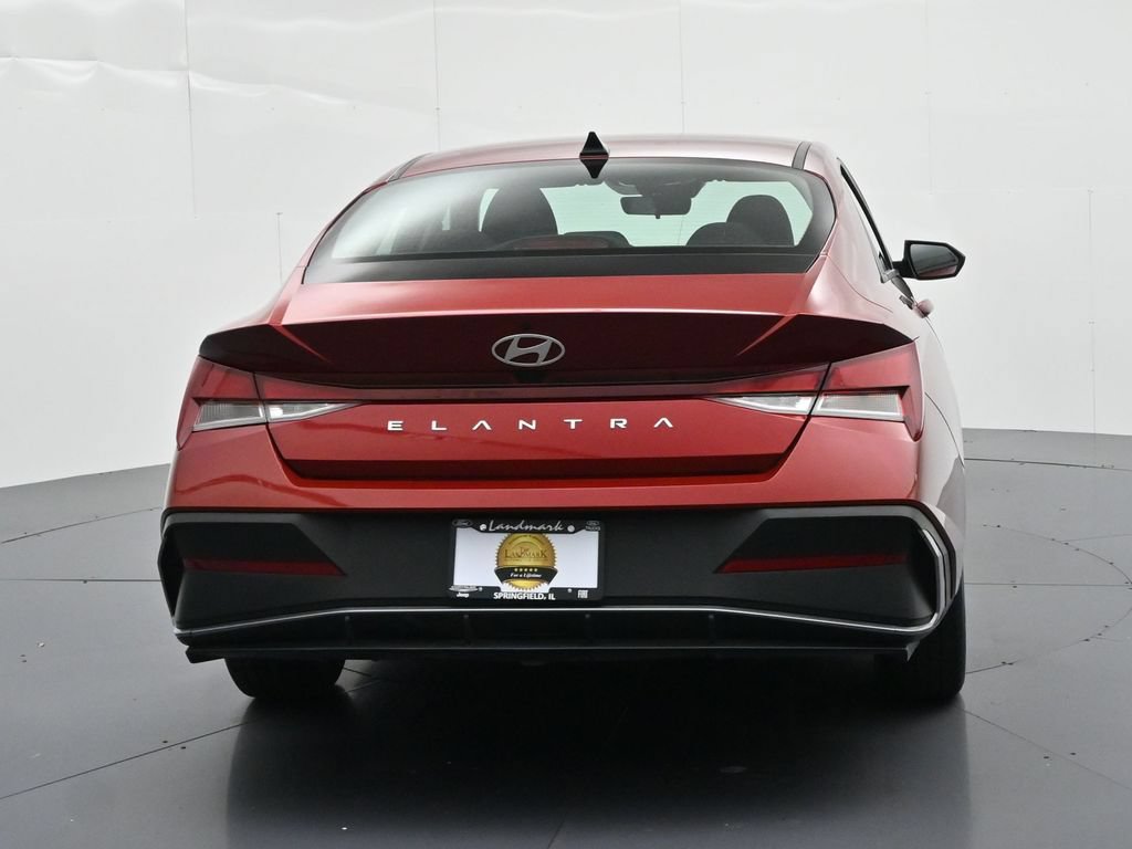 Used 2024 Hyundai Elantra SEL FWD image 7