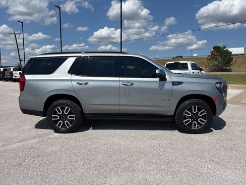 Used 2024 GMC Yukon AT4 w/ AT4 Premium Package AWD/4WD image 7