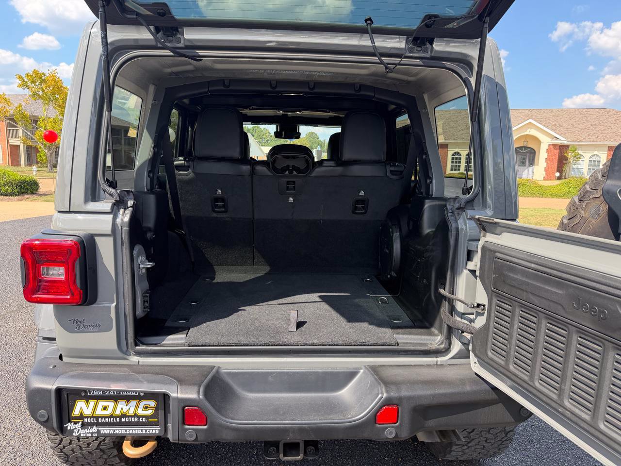 Used 2023 Jeep Wrangler Unlimited Rubicon 392 w/ Xtreme Recon 35" Tire Package AWD/4WD image 15