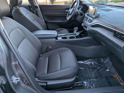 Used 2024 Nissan Altima 2.5 SV image 19