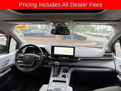 Used 2026 Toyota Sienna XLE FWD image 16