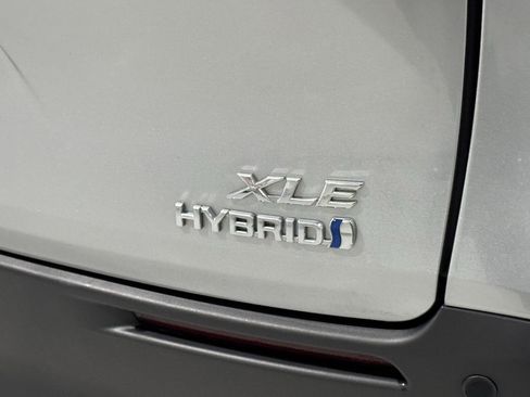 Used 2022 Toyota Sienna XLE image 42