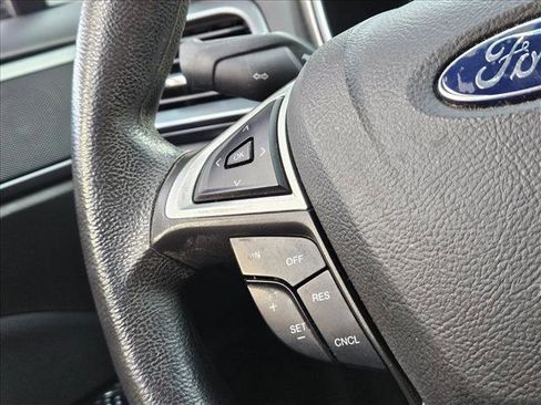 Used 2015 Ford Fusion SE image 12