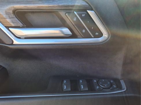 Used 2022 Chevrolet Silverado 1500 LTZ w/ LTZ Premium Package image 17