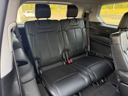 Used 2022 Jeep Grand Cherokee L Limited w/ Black Appearance Package image 32