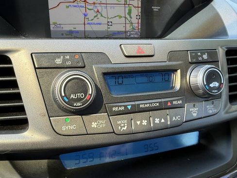Used 2011 Honda Odyssey Touring Elite image 32