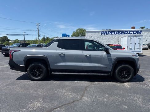 Used 2025 Chevrolet Silverado EV LT image 2