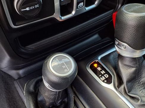Used 2023 Jeep Gladiator Sport AWD/4WD image 10