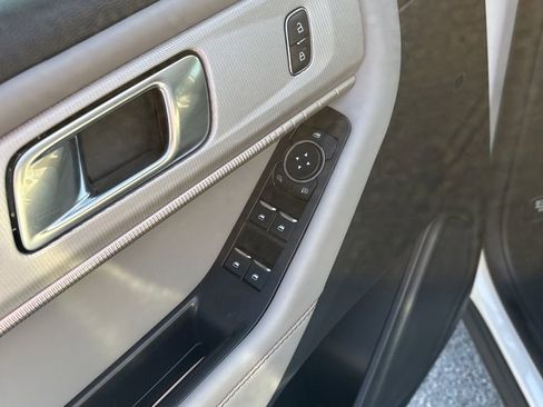 Used 2025 Ford Explorer Active w/ Active Comfort Package RWD image 11