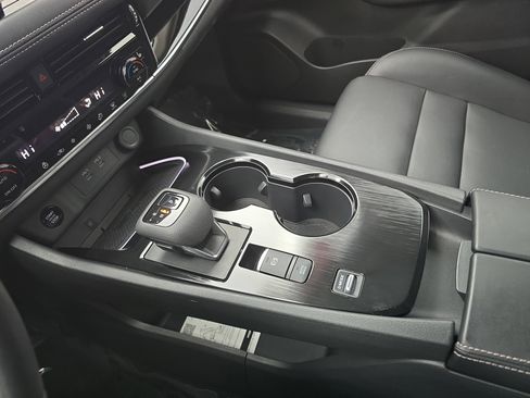 Certified 2024 Nissan Rogue SL image 25