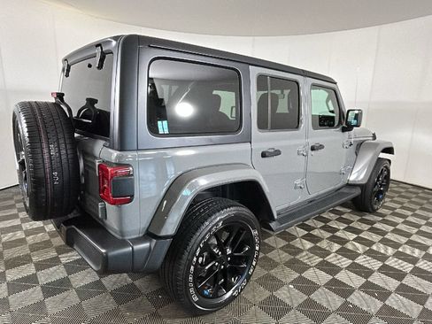 Used 2023 Jeep Wrangler Unlimited Sahara AWD/4WD image 3