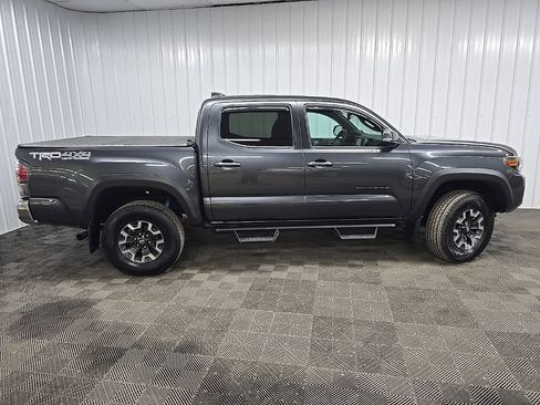 Used 2022 Toyota Tacoma TRD Off-Road image 2