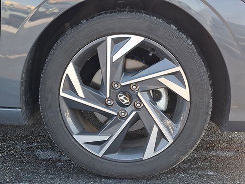 Certified 2025 Hyundai Elantra Sport image 8