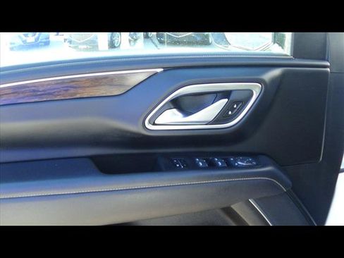 Used 2022 Chevrolet Suburban Premier image 13