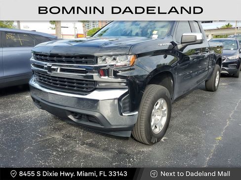 Used 2020 Chevrolet Silverado 1500 LT w/ Trailering Package image 2