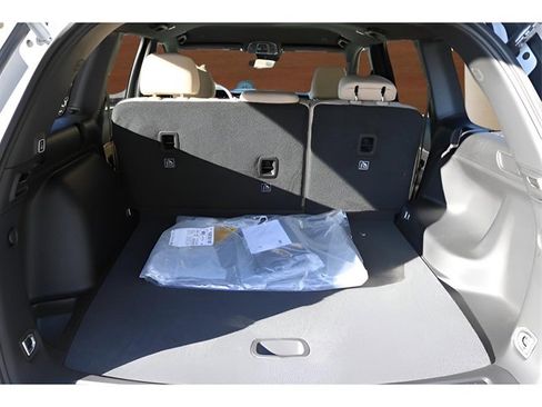 New 2025 Jeep Grand Cherokee Limited image 16