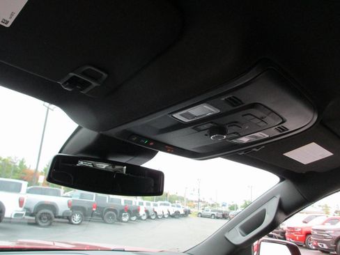 Certified 2023 GMC Yukon SLT w/ SLT Luxury Package image 32