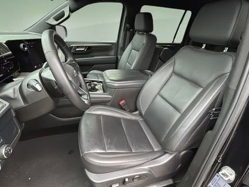 Used 2025 Chevrolet Suburban Z71 AWD/4WD image 17