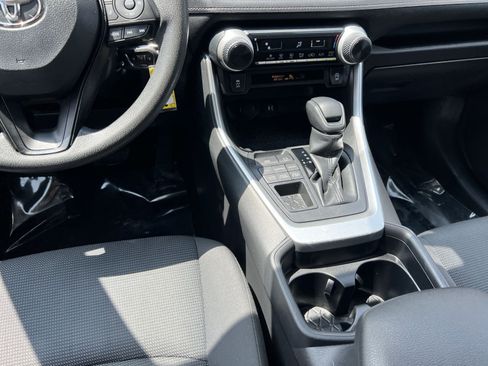 Used 2019 Toyota RAV4 LE AWD/4WD image 21