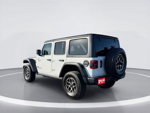 Used 2024 Jeep Wrangler Unlimited Rubicon AWD/4WD image 4