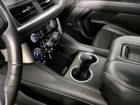 Used 2021 GMC Yukon SLT w/ SLT Premium Package image 13