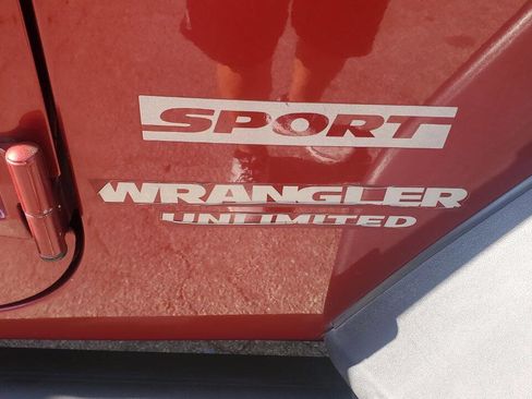 Used 2012 Jeep Wrangler Unlimited Sport image 27