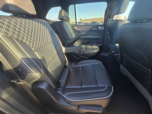 Used 2024 GMC Acadia Denali w/ Super Cruise Package image 14