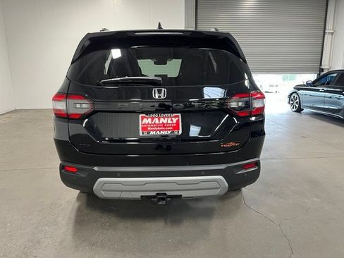 Used 2025 Honda Pilot TrailSport image 4