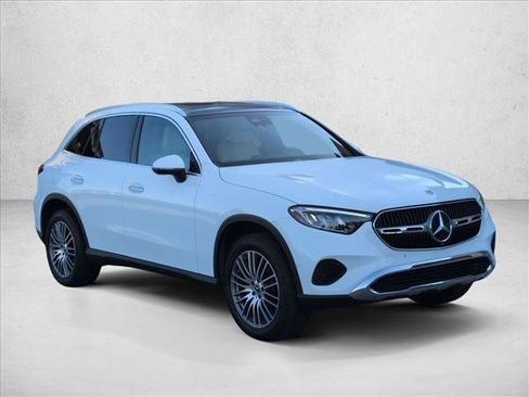 Used 2024 Mercedes-Benz GLC 300 4MATIC image 3
