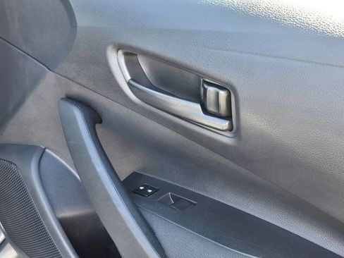 Used 2025 Toyota Corolla LE image 28