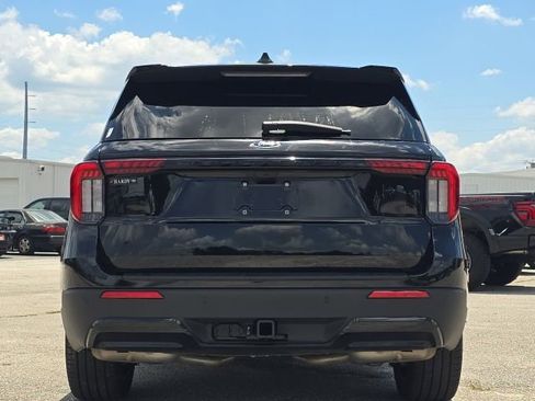 Used 2025 Ford Explorer ST-Line w/ Premium Package RWD image 4